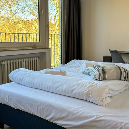 Apartment Duesseltal Messe 100Qm Düsseldorf Eksteriør billede