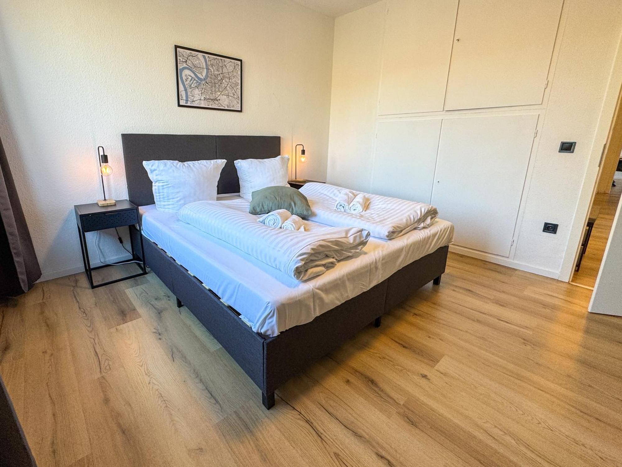 Apartment Duesseltal Messe 100Qm Düsseldorf Eksteriør billede